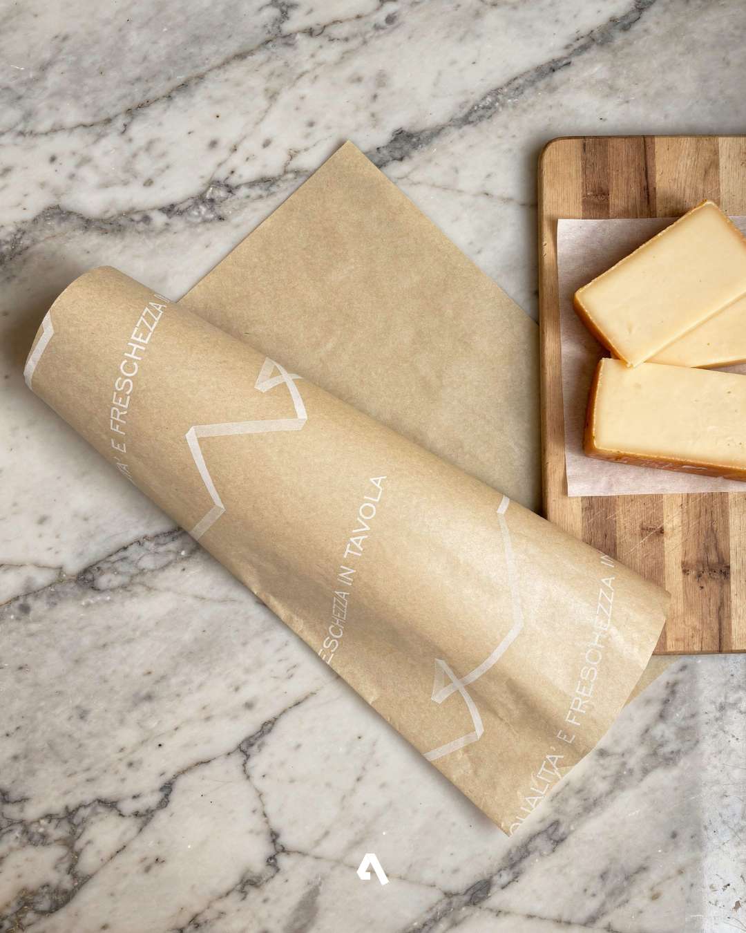 Carta politenata lucida e lisciata per salumi, formaggi, carne e pesce. Qualità, sicurezza e freschezza garantite da Adercarta.