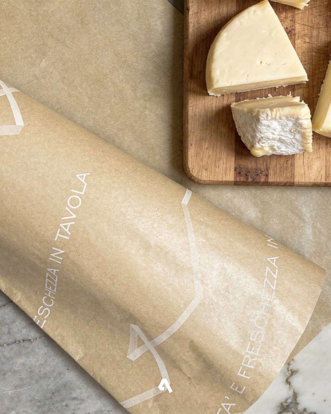 Carta politenata lucida e lisciata per salumi, formaggi, carne e pesce. Qualità, sicurezza e freschezza garantite da Adercarta.