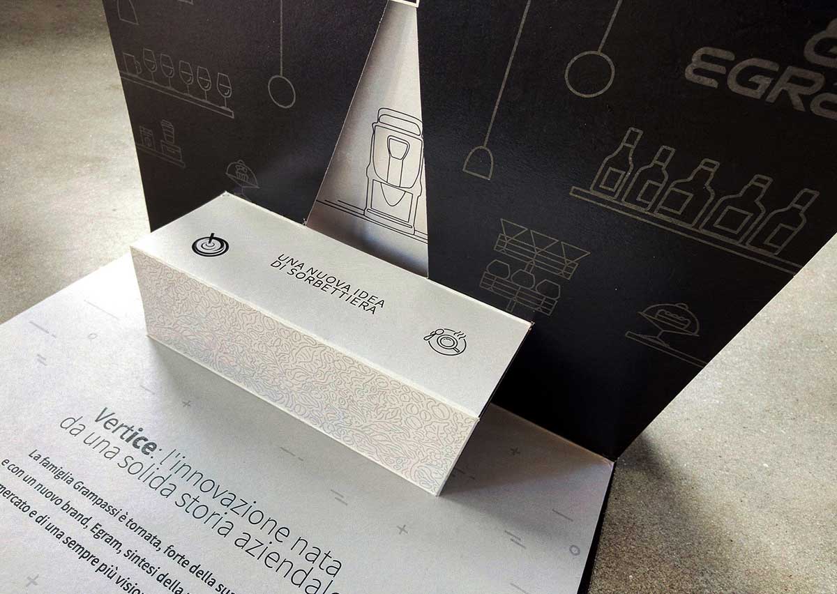 1. Materiali per fiere B2B Egram Rimini con flyer popup per il lancio di Vertice