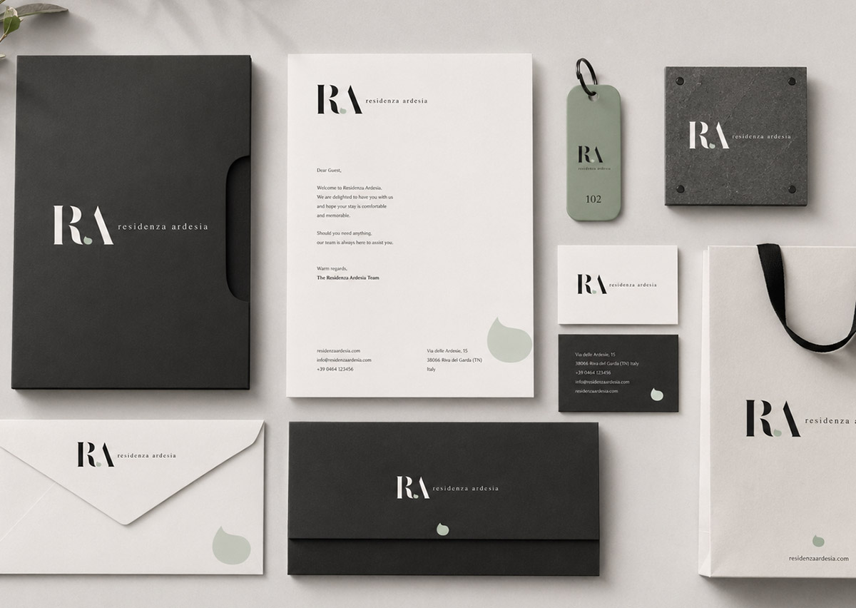Brand identity immobiliare Residenza Ardesia Genova con logo RA e palette coordinata