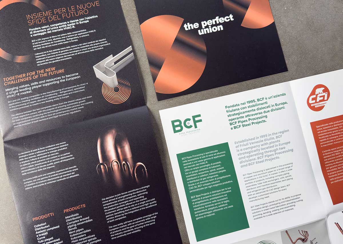 Pieghevole fieristico bilingue BCF Italia e CFI aperto con grafica coordinata allo stand Chillventa